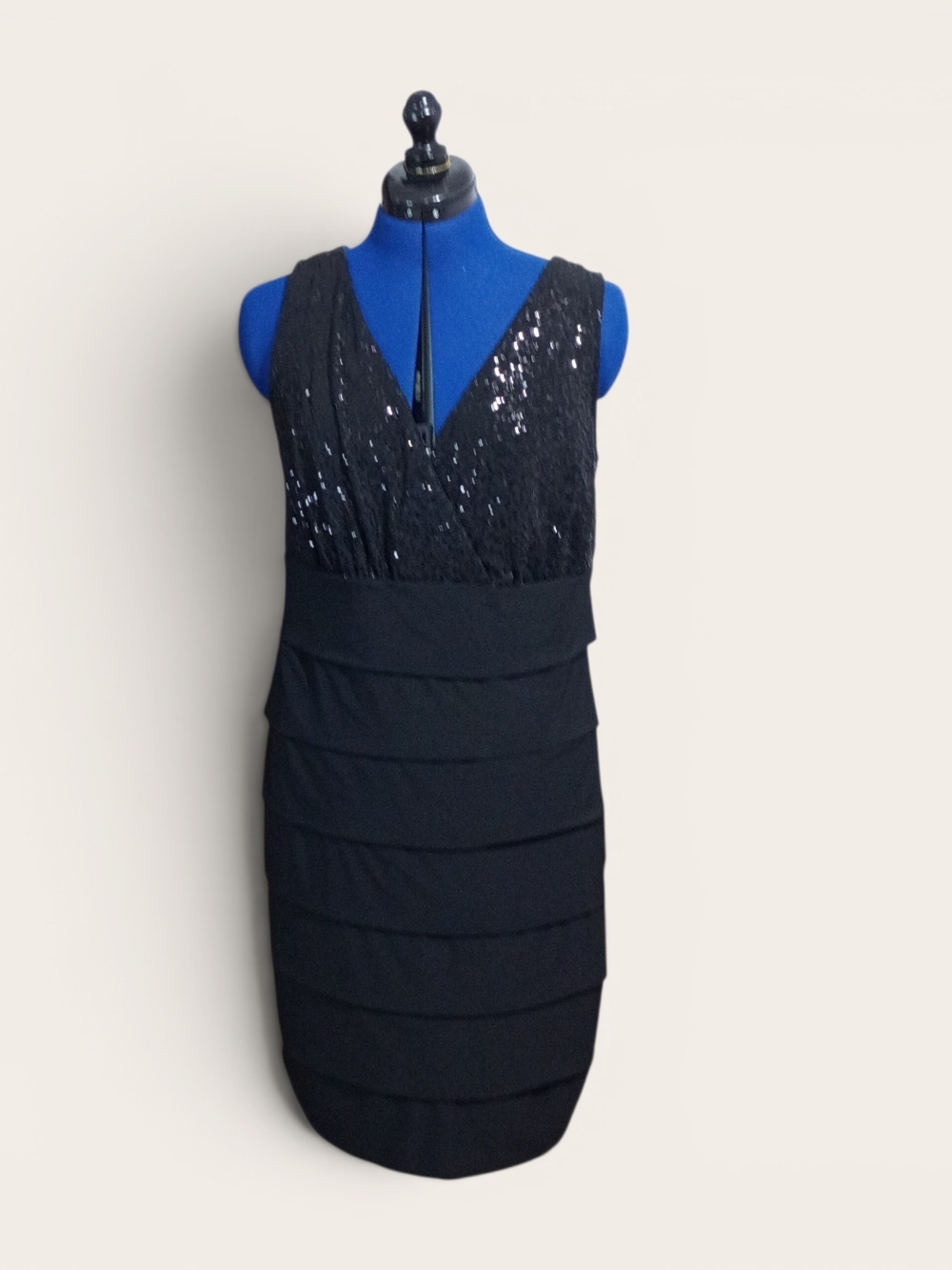 Bisou Bisou Black Sequin V-Neck Tiered Sheath Dress Size 16